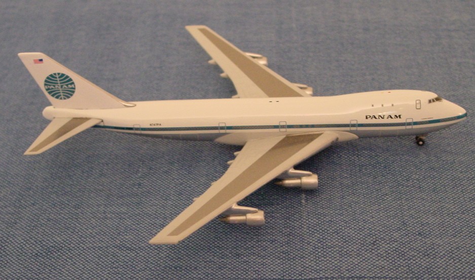 Dragon+Wings+1+400+scale+model+of+Pan+Am+s+first+747+tail+number